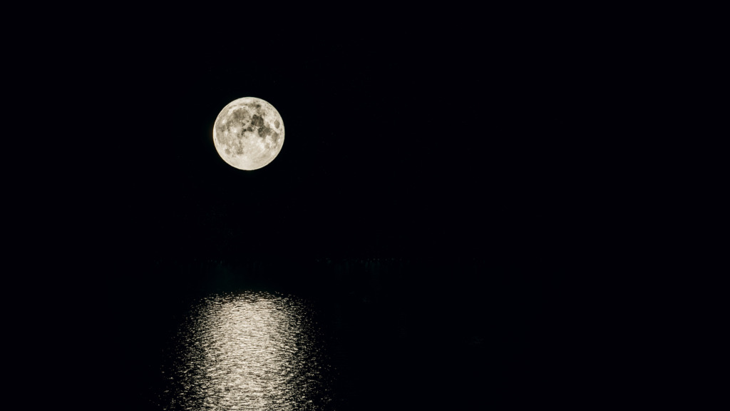 Moon Sky Sea Moonlight Light  - Avia5 / Pixabay