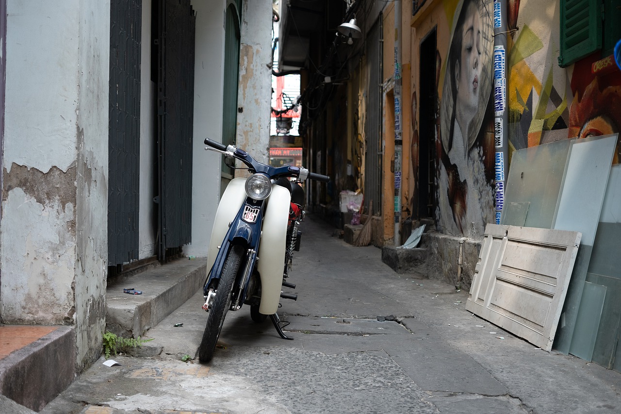 Moped Motorbike Alley Street  - nguyengiang160692 / Pixabay