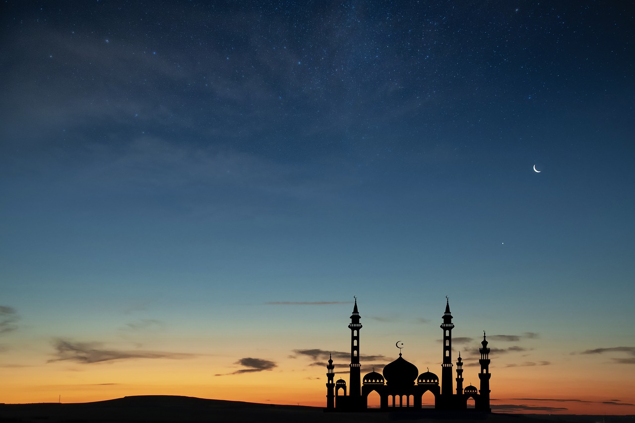 Mosque Dusk Stars Moon Clouds  - ELG21 / Pixabay