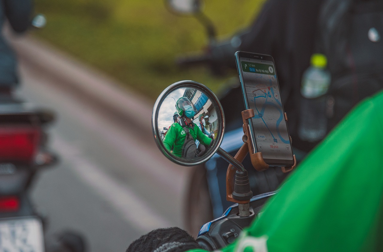 Motorcycle Ride Urban City  - MilkyWay_beos / Pixabay