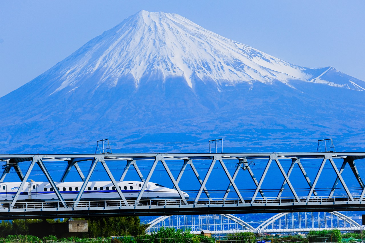 Mount Fuji Bullet Train Mountain  - phgvu307 / Pixabay