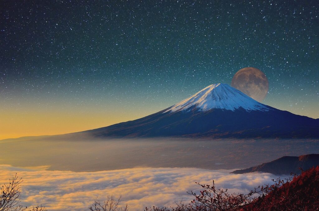 Mount Fuji Mountain Twilight Moon  - mrtrollfacelastbutle / Pixabay
