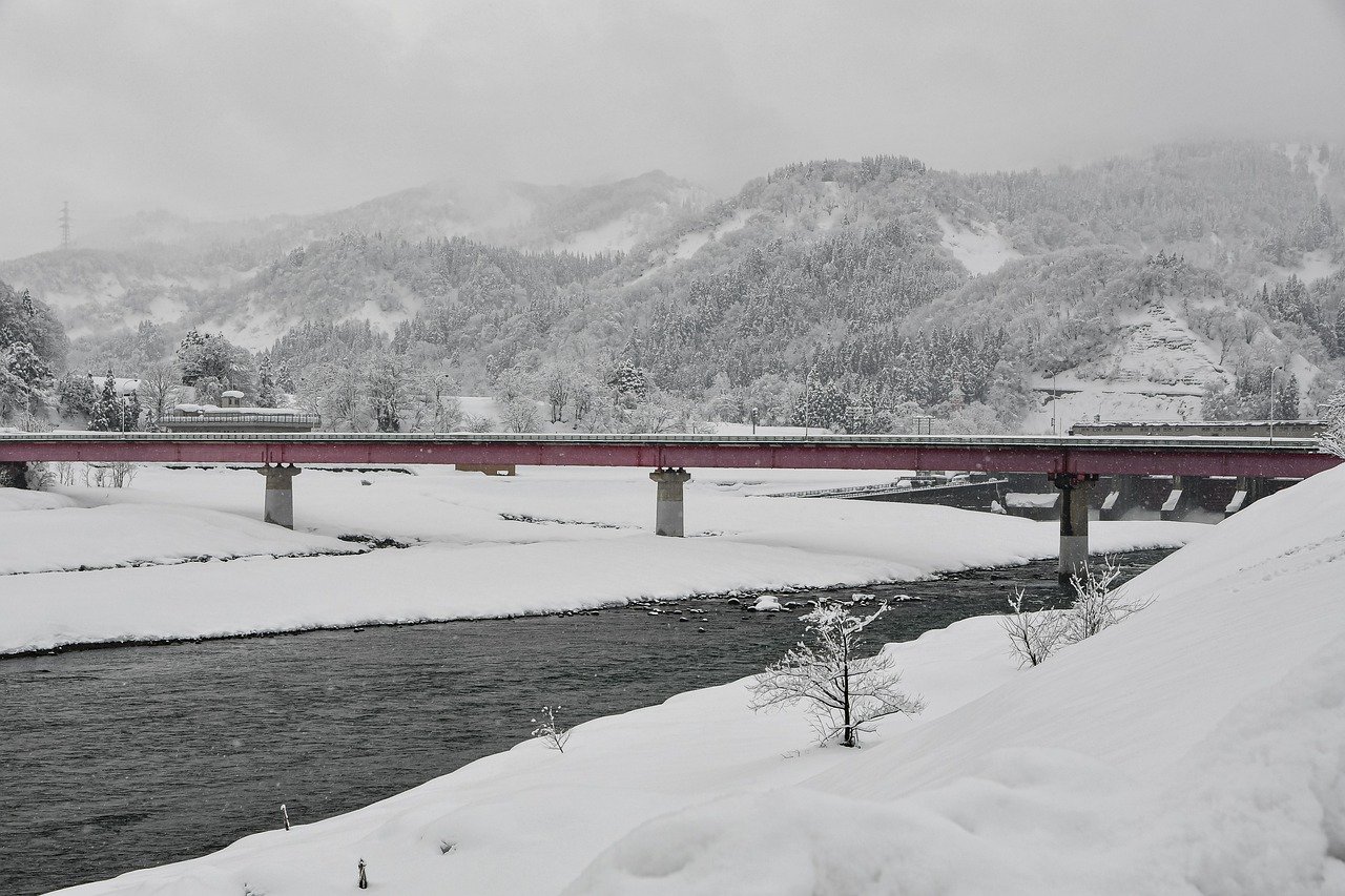 Mountain River Bridge Winter Snow  - Johnnys_pic / Pixabay