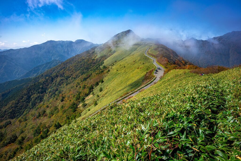 Mountain Road Mountain Road Peak  - KANENORI / Pixabay