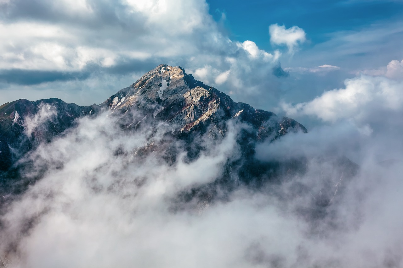 Mountain Summit Clouds Peak - Kanenori / Pixabay