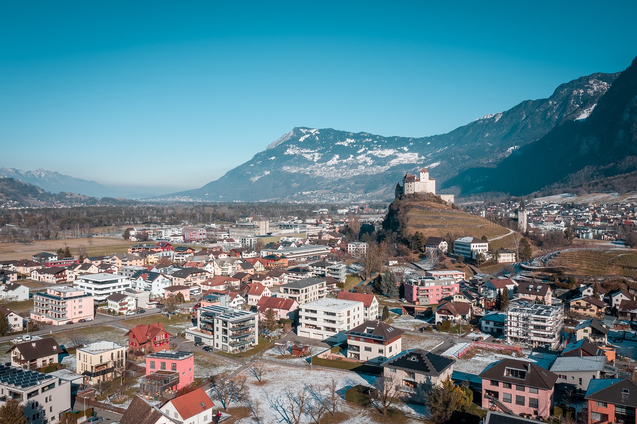Mountains Buildings Village Castle  - RandyJost / Pixabay