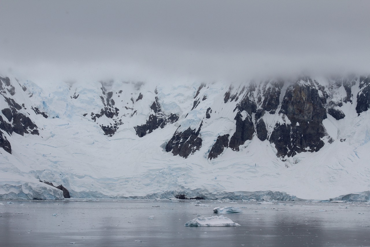 Mountains Iceberg Glacier Ice  - krenni6 / Pixabay