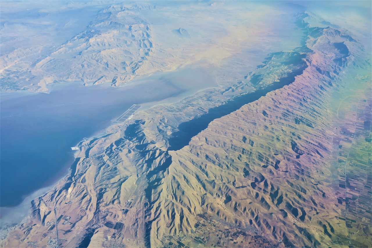 Mountains Landforms Air Iranian  - Konevi / Pixabay