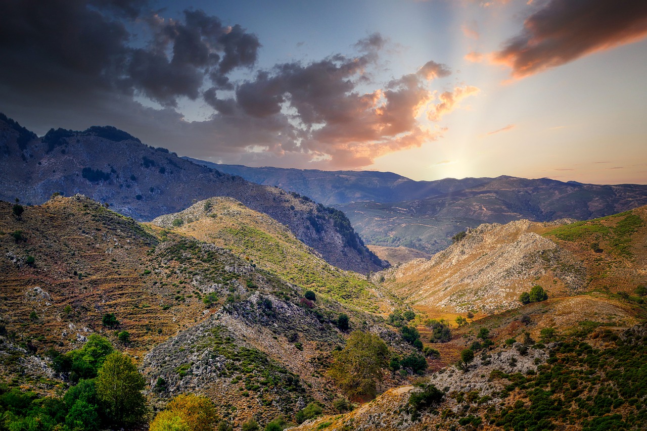 Mountains Mountain Range Sky Clouds  - fietzfotos / Pixabay