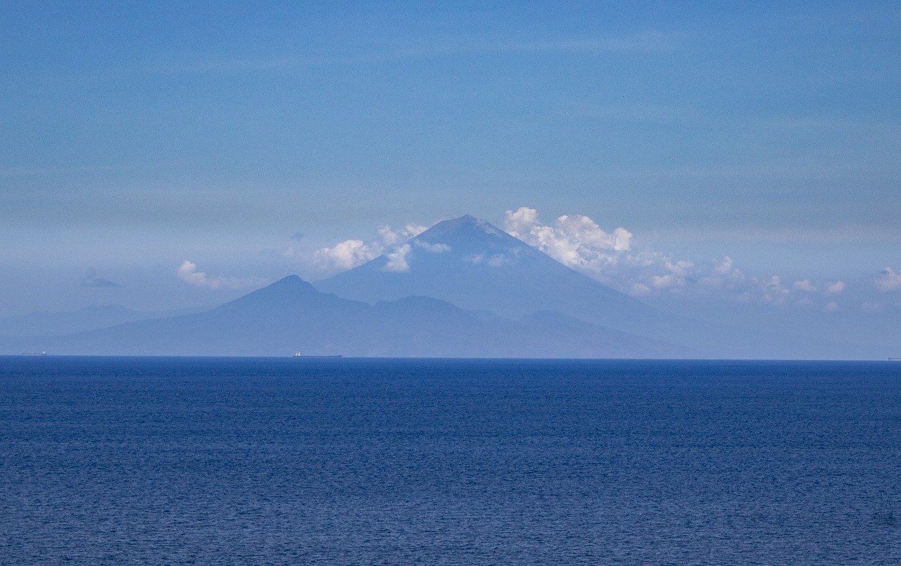 Mountains Ocean Sea Highlands Peak  - adhista / Pixabay
