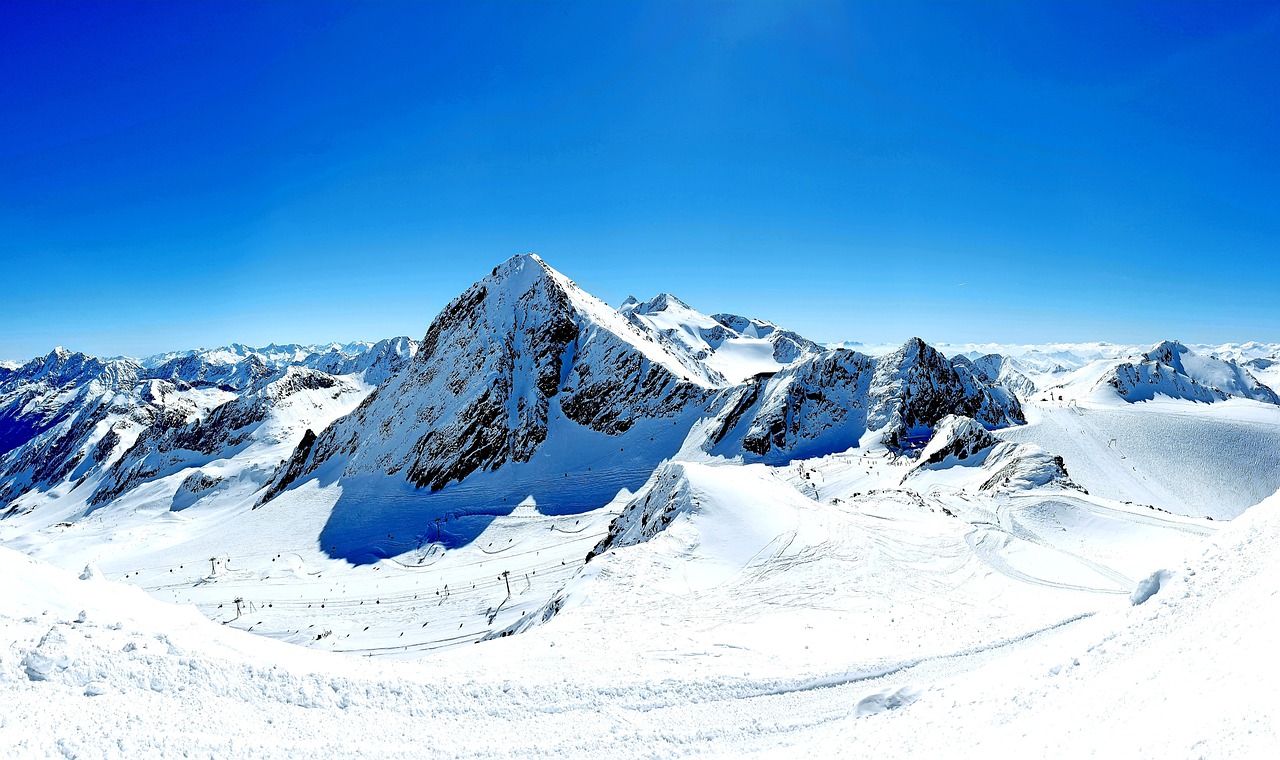 Mountains Snow Glacier Summit Peak  - Ver_Ena / Pixabay