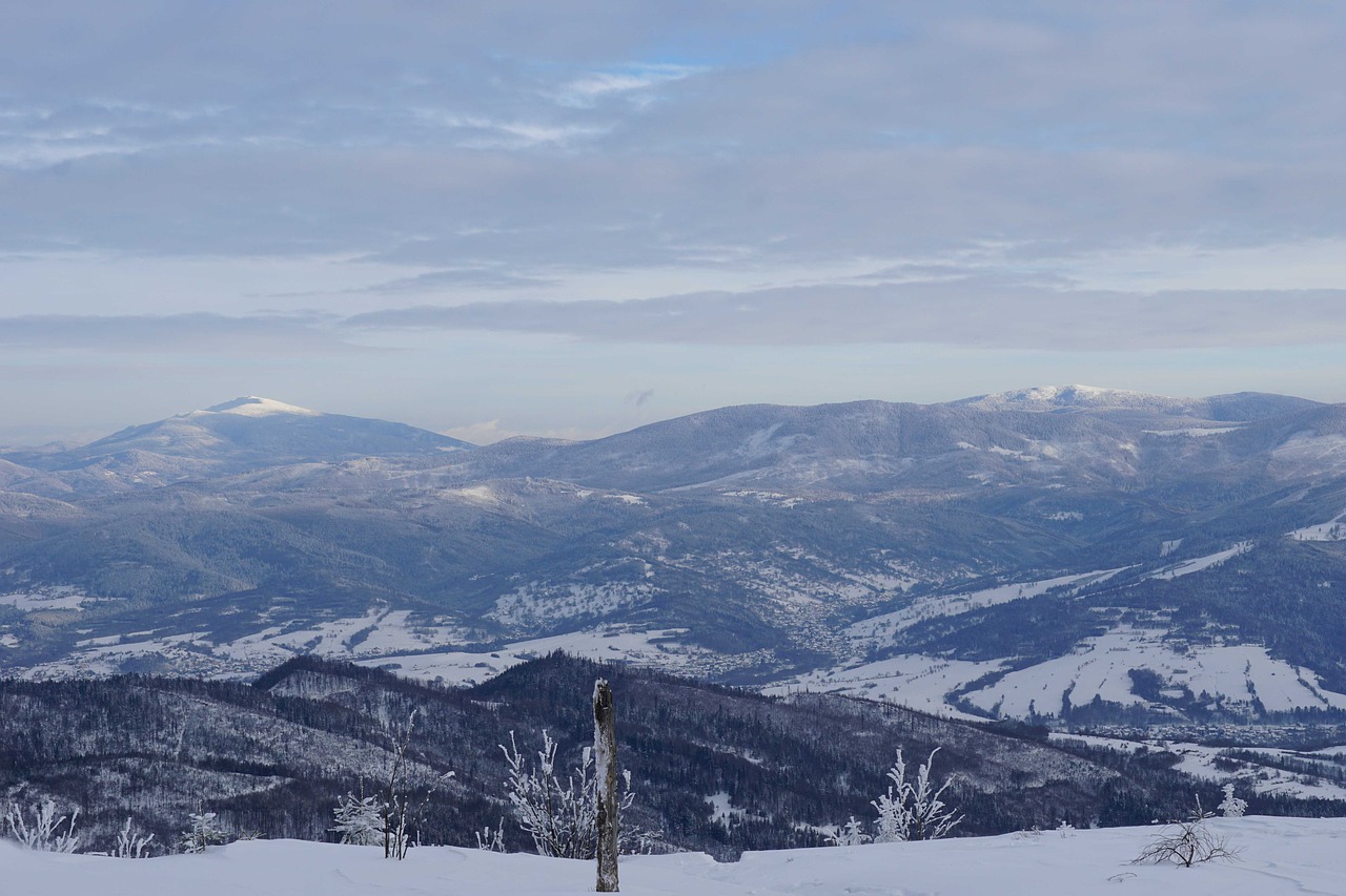 Mountains Snow Mountainous  - macminer / Pixabay