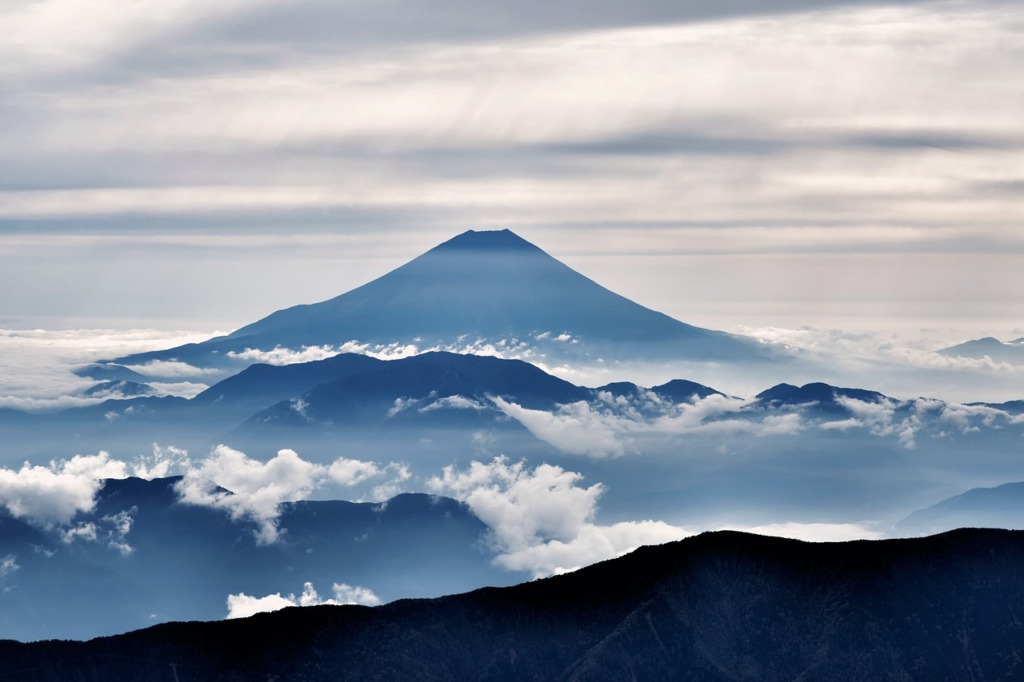 Mt Fuji Volcano Silhouettes Clouds  - Kanenori / Pixabay