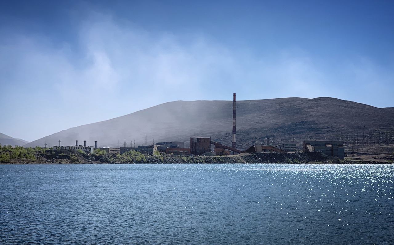 Murmansk Factory Sea  - sergeigussev / Pixabay