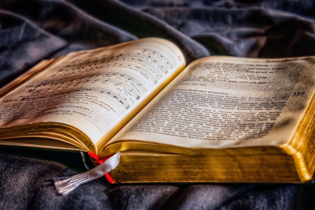 Music Book Old Literature Hymnal  - Tama66 / Pixabay
