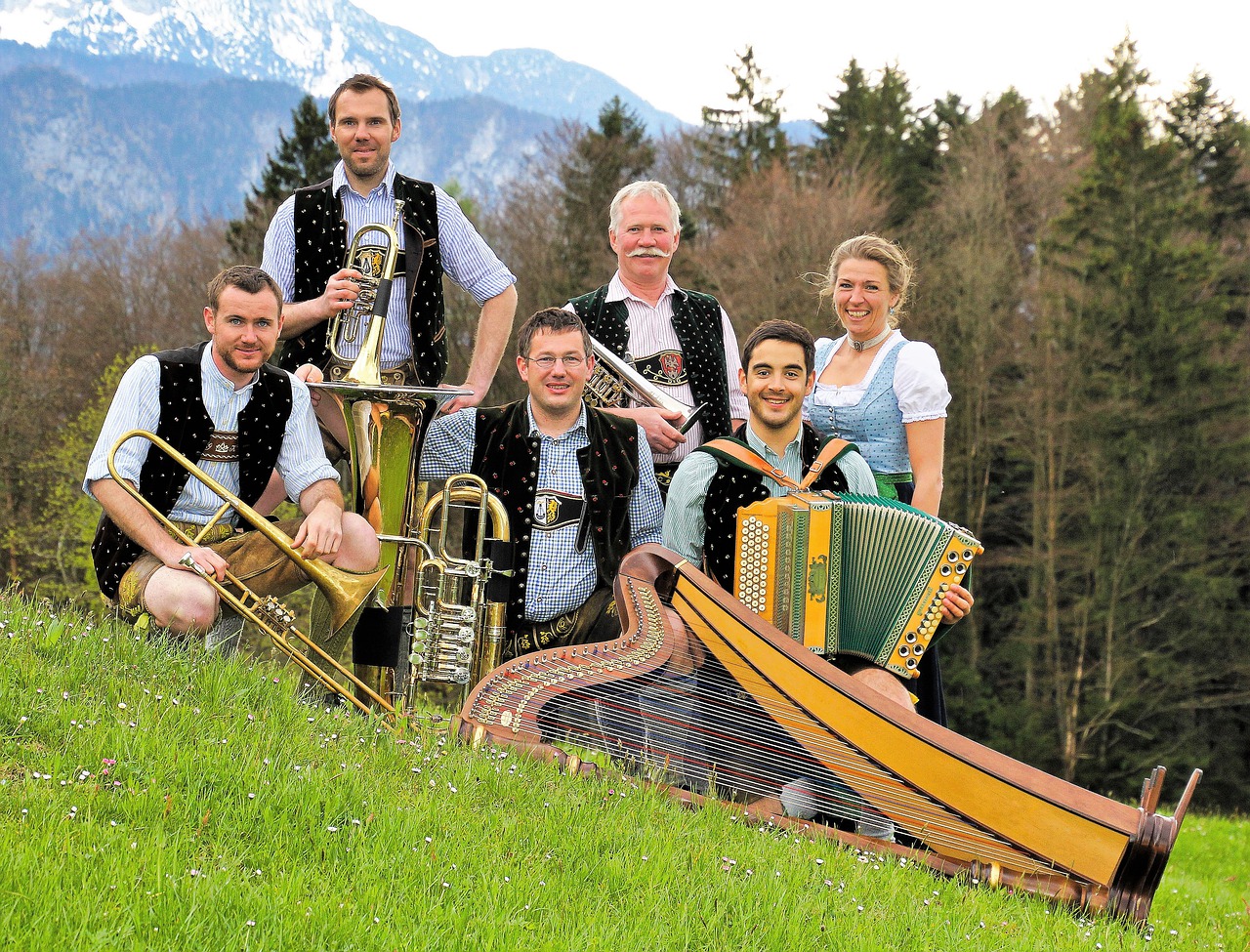 Music Folk Music Popular Tradition  - ReinhardThrainer / Pixabay