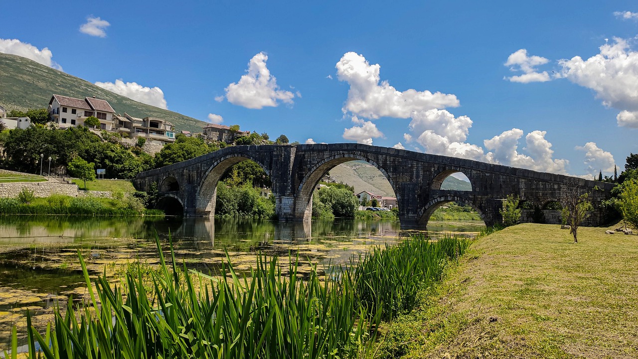 Nature River Outdoors Travel  - mujohh / Pixabay