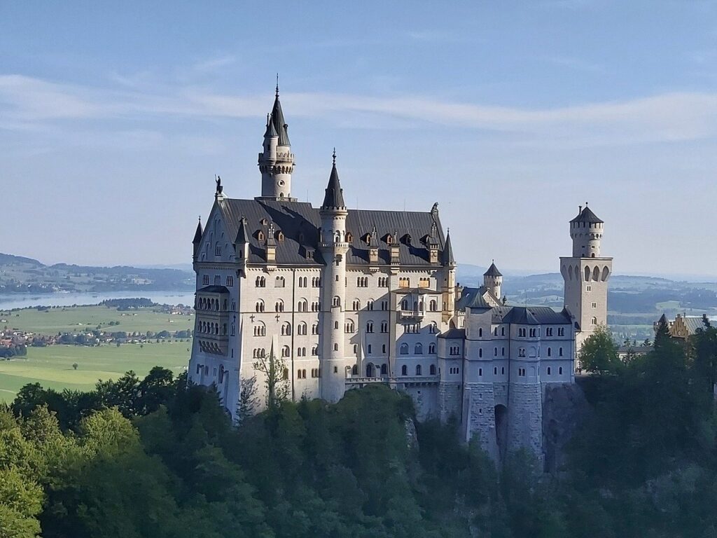 Neuschwanstein Castle Castle Hill  - sphuang / Pixabay