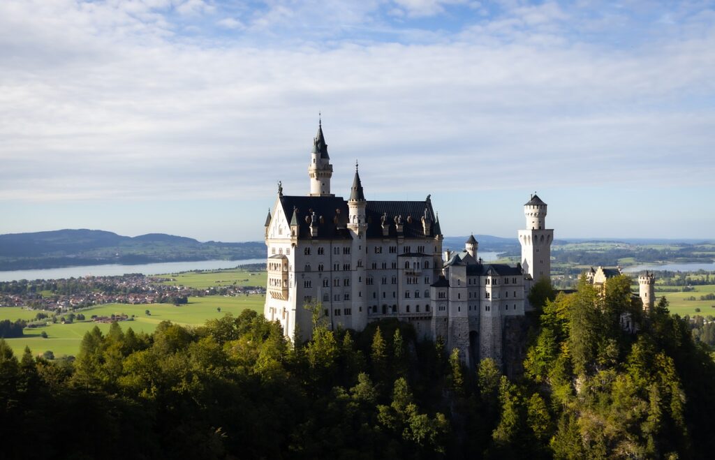 Neuschwanstein Castle Palace  - YakupIpek / Pixabay