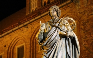 Nicholas Copernicus Toru%c% Monument  - Mateusz_foto / Pixabay