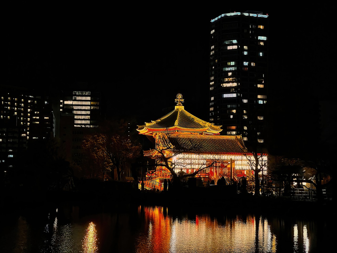 Night Shinobazu Pond Temple  - thedlkr / Pixabay