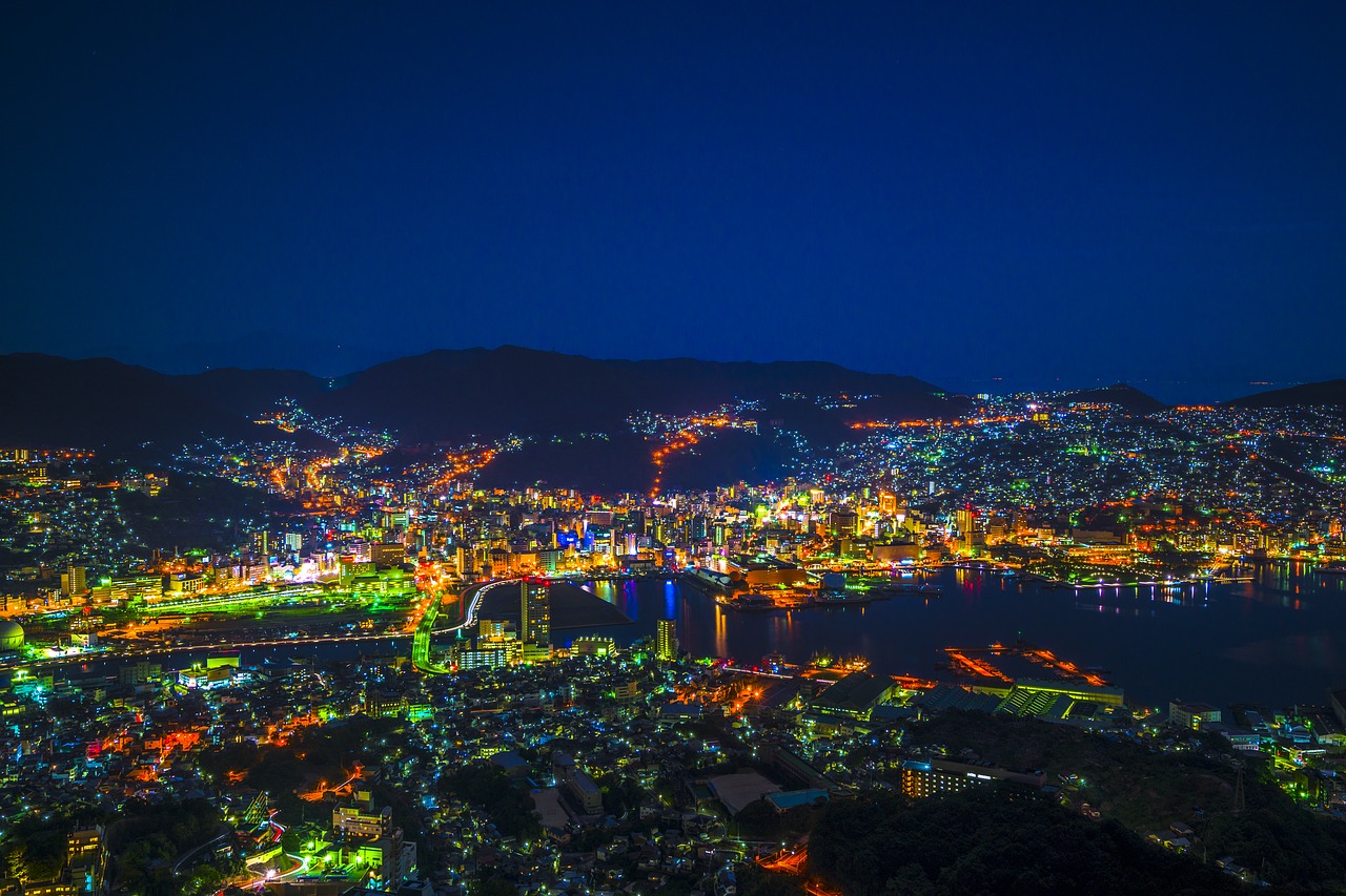 Night View Nagasaki Japan Kyushu  - Hruruk / Pixabay