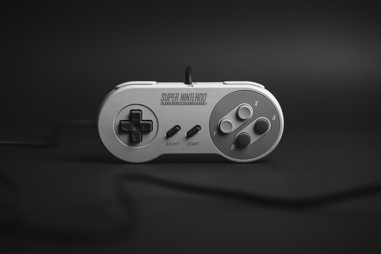 Nintendo Console Game Controller  - Vintagelee / Pixabay