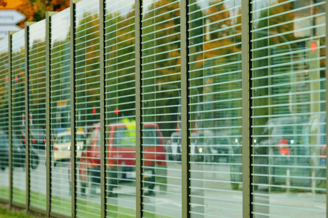 Noise Barrier Glass Traffic  - Alexas_Fotos / Pixabay