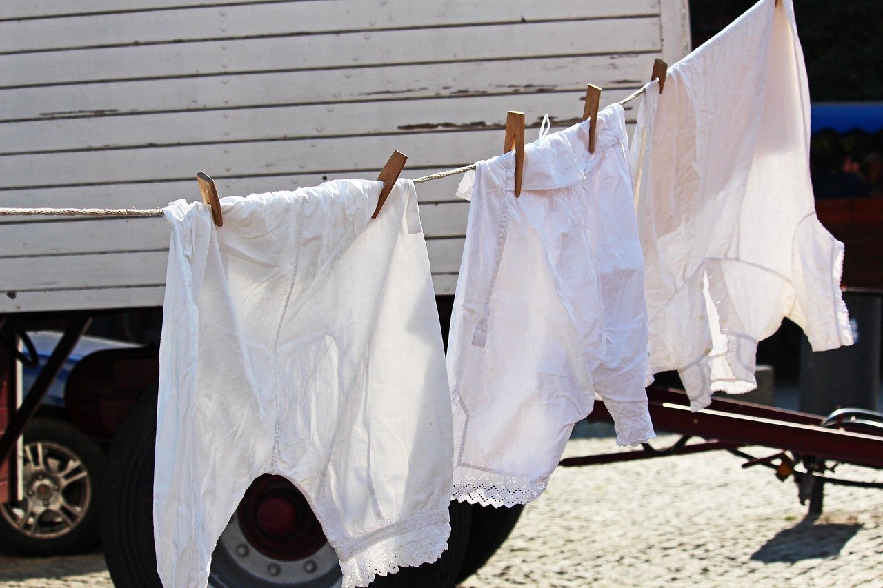 Nostalgia White Wash Past  - KRiemer / Pixabay