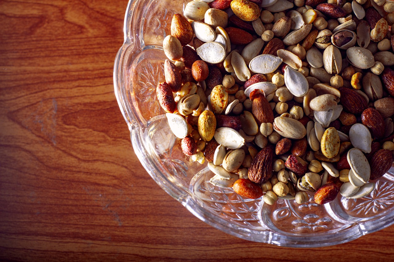 Nuts Seeds Almonds Pistachios Mix - saniusman89 / Pixabay