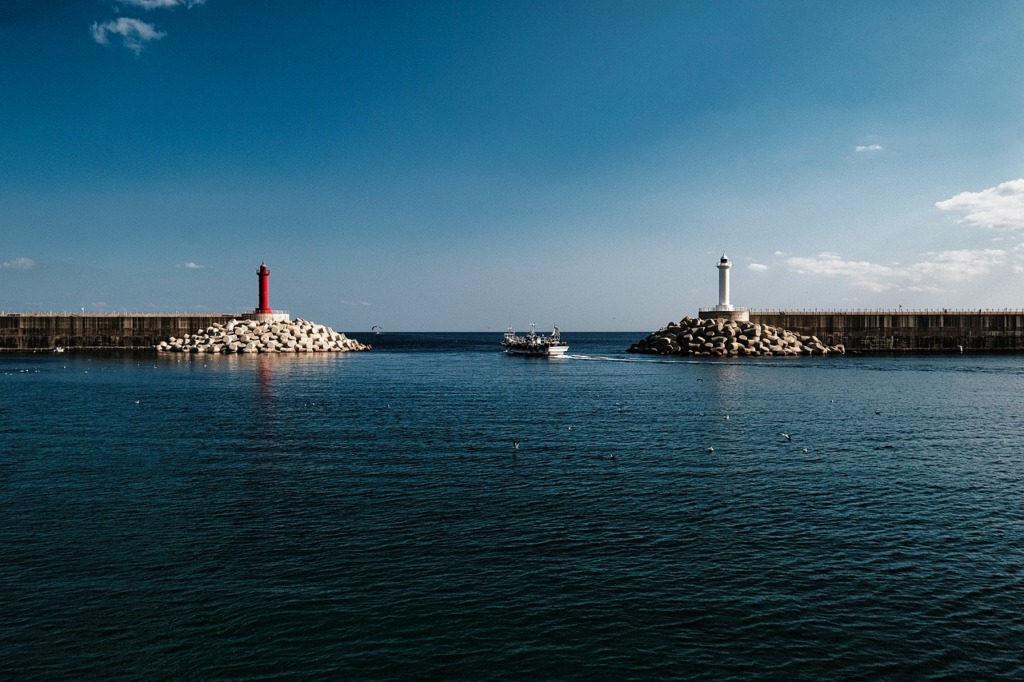 Ocean Lighthouse Sea Travel  - michael-cho / Pixabay