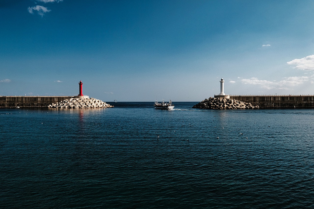 Ocean Lighthouse Sea Travel  - michael-cho / Pixabay