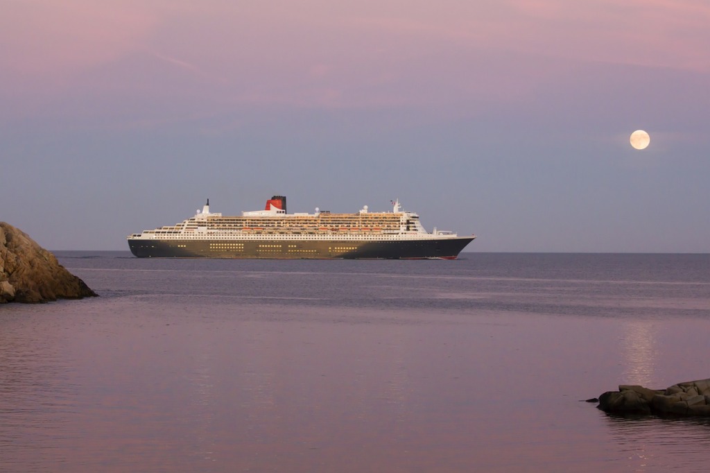 Ocean Liner Passenger Ship Ocean  - snahmoot / Pixabay