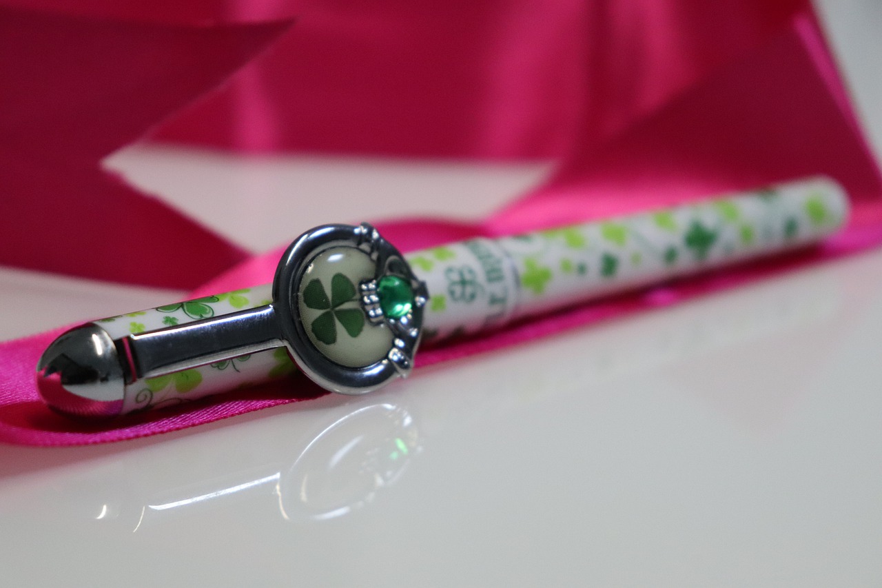 Office Pen Office Stationary  - v-3-5-N-a / Pixabay
