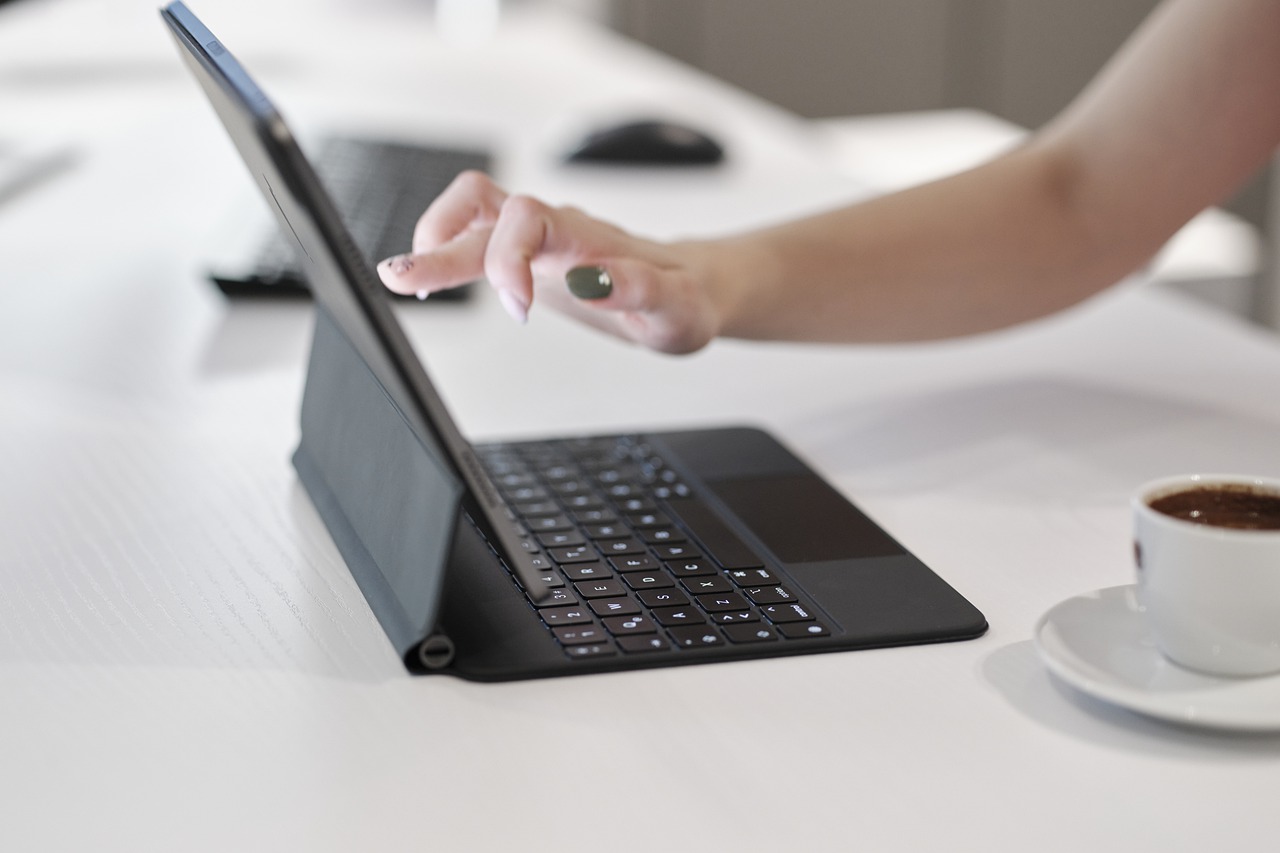 Office Tablet Work Study Job Desk  - Engin_Akyurt / Pixabay
