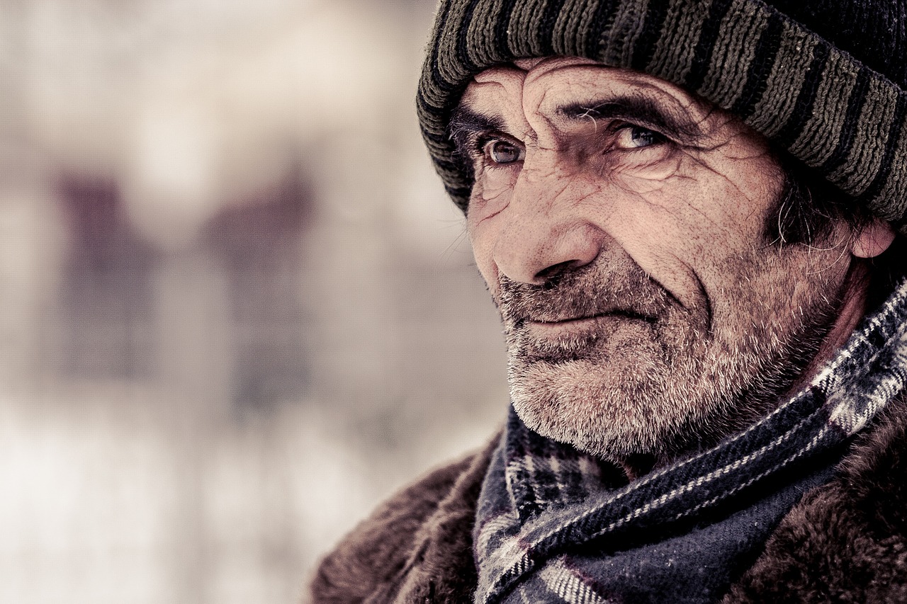 Old Age Man Elderly Cold Wrinkled  - 1866946 / Pixabay