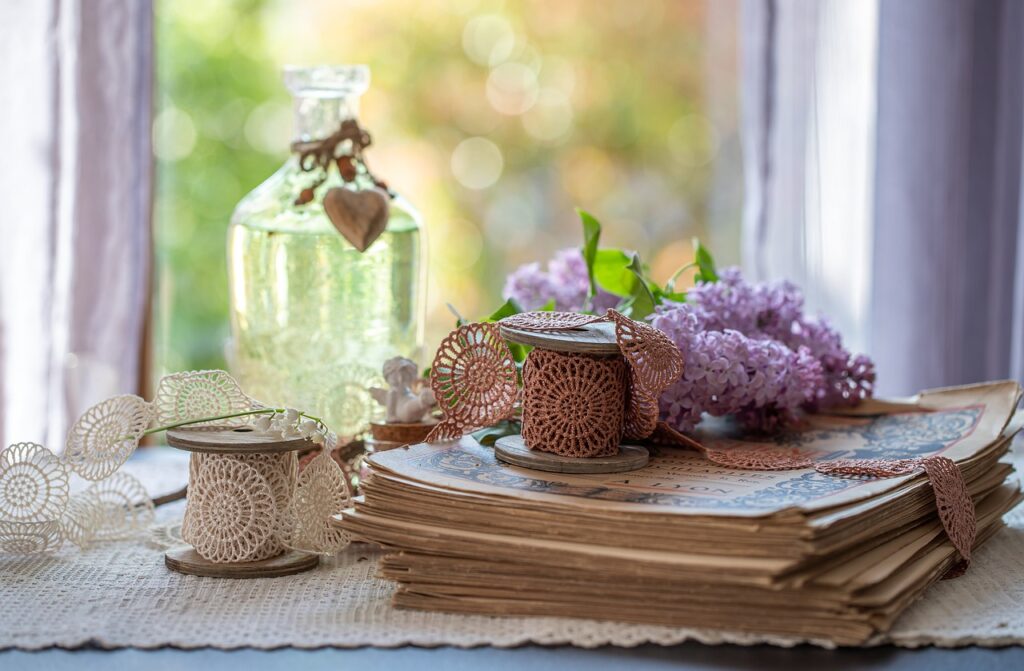 Old Books Ribbon Flowers Lilac  - Pat_Scrap / Pixabay