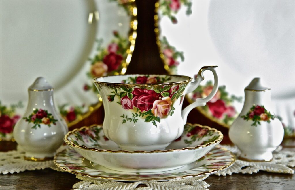 Old Country Roses Porcelain  - NWimagesbySabrinaEickhoff / Pixabay