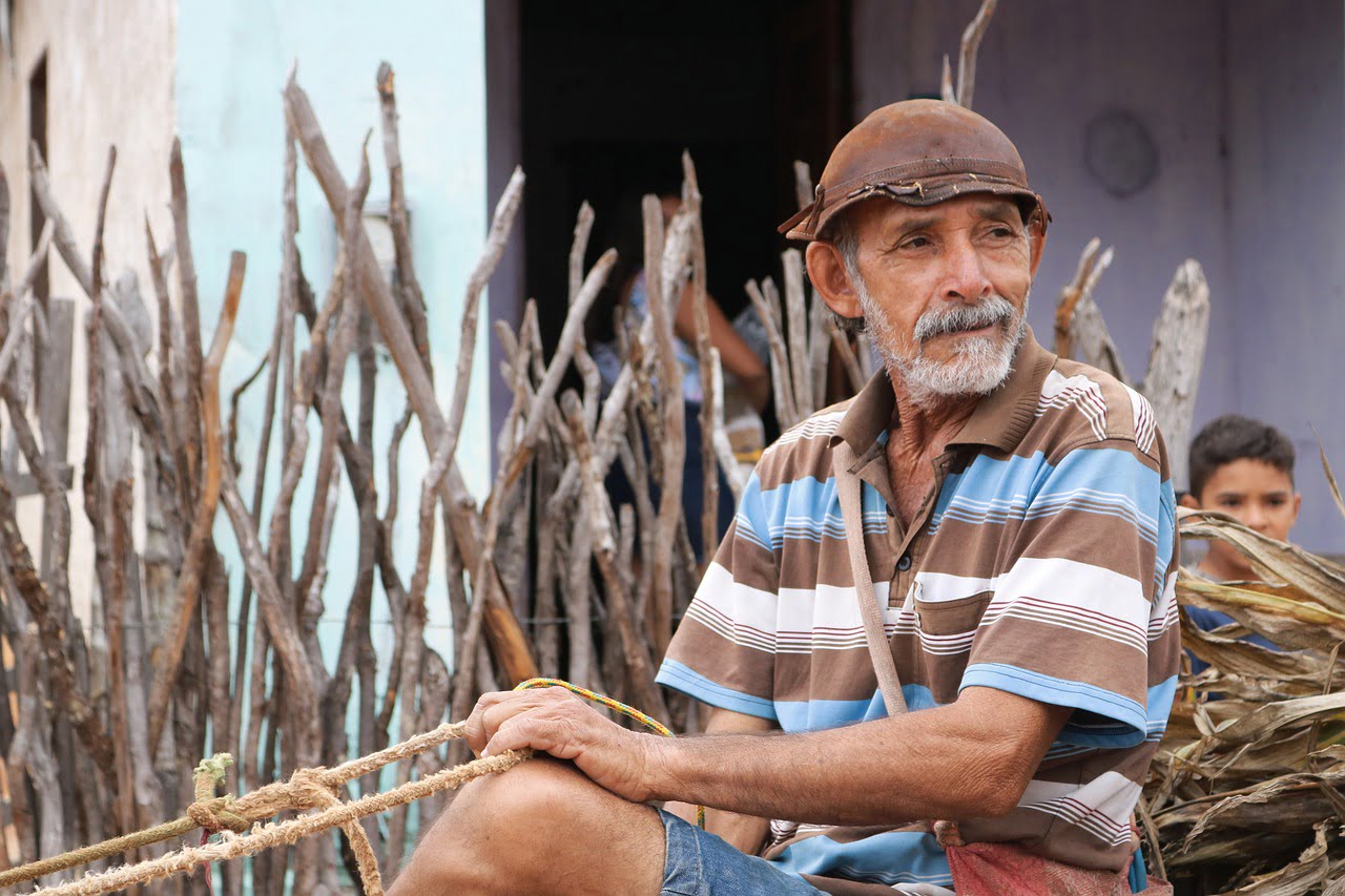 Old Elderly Backcountry Wagon  - sailecampos / Pixabay