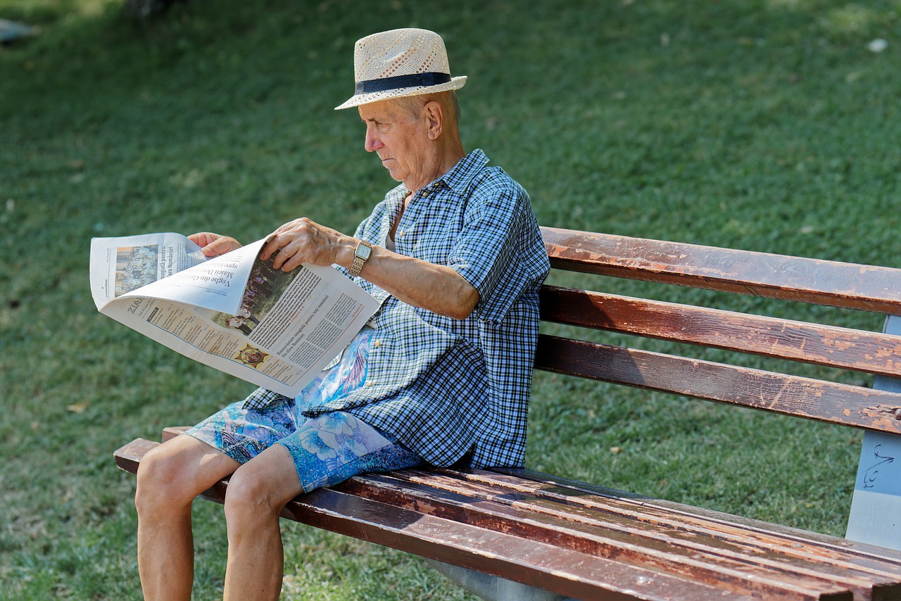Old Man Elderly Bench Reading - icsilviu / Pixabay