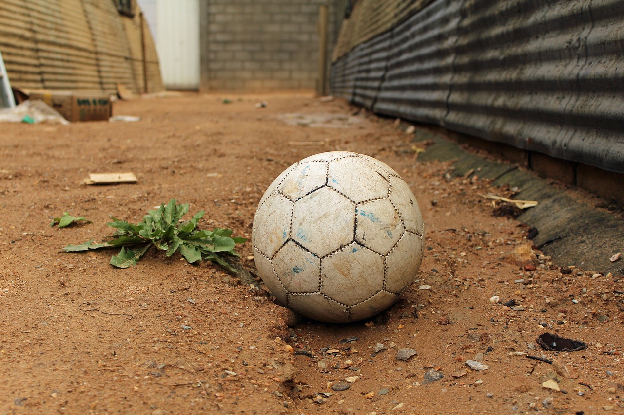Old Soccer Ball Abandoned Refugee  - isacjsin / Pixabay