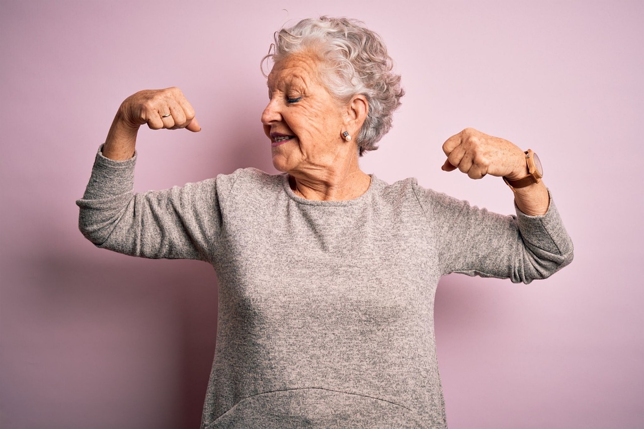 Old Woman Biceps Strong Aged  - tatyanaBuzmakova_Krasnova / Pixabay