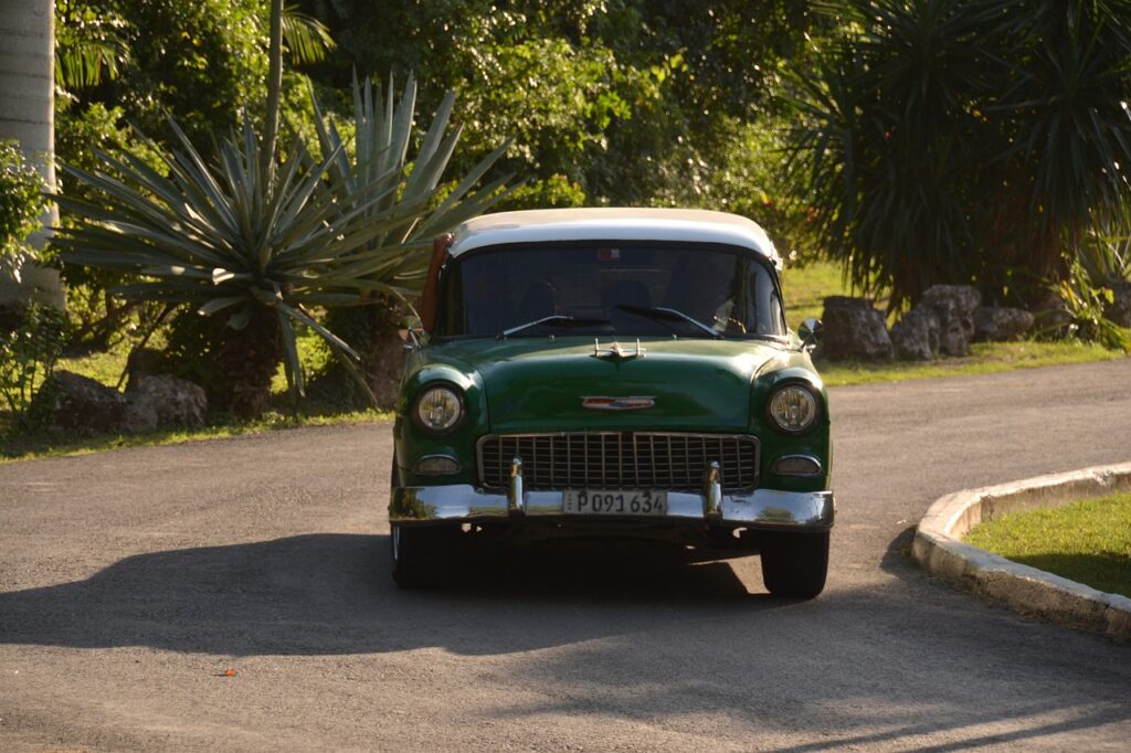 Oldtimer Auto Cuba Retro Classic  - Bernhard_Staerck / Pixabay