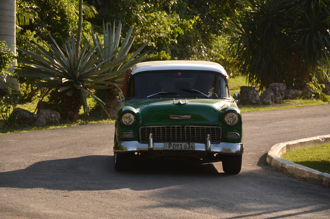 Oldtimer Auto Cuba Retro Classic - Bernhard_Staerck / Pixabay
