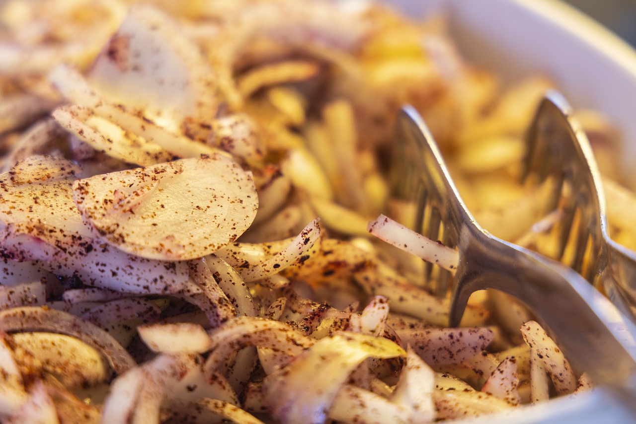 Onion Salad Spice Pepper Pain  - Engin_Akyurt / Pixabay