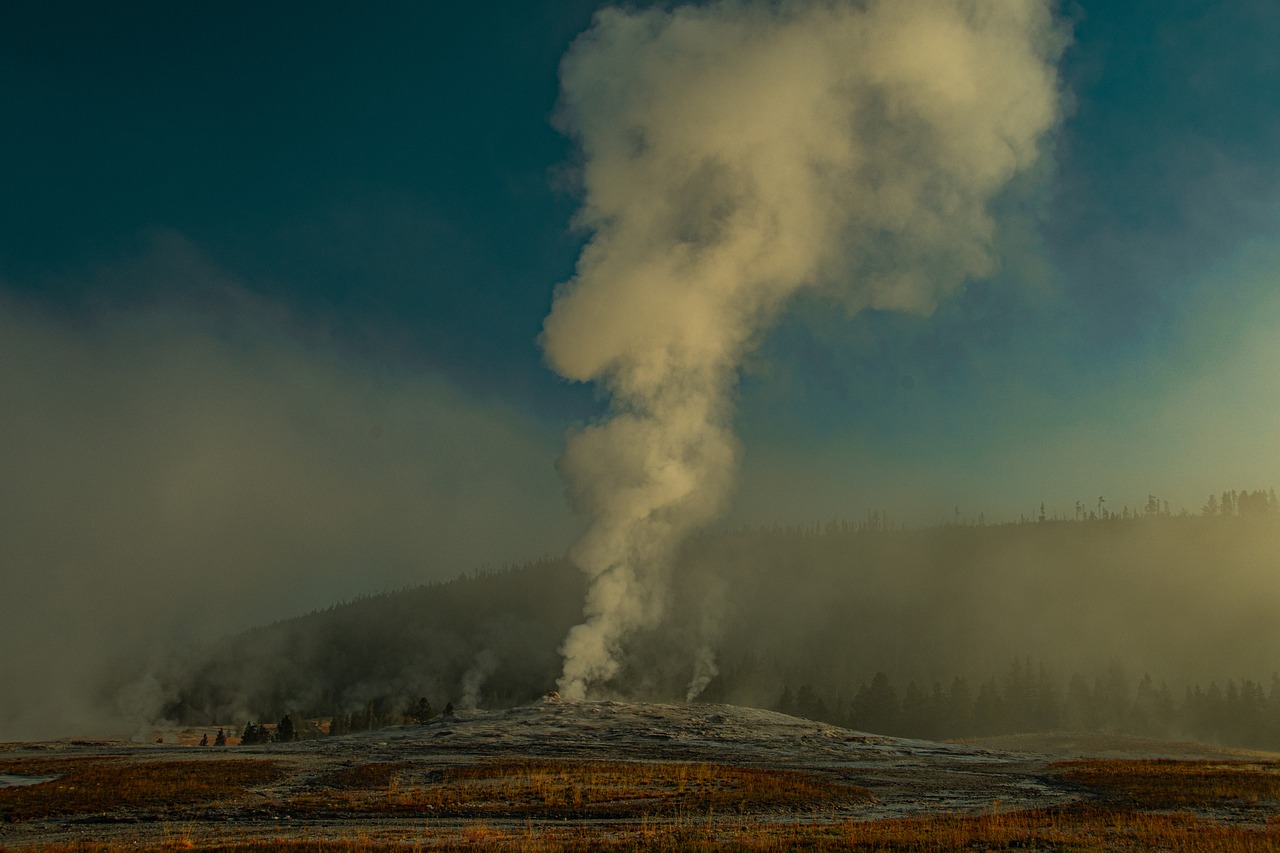 Outdoors Nature Steam Geyser  - Gruendercoach / Pixabay