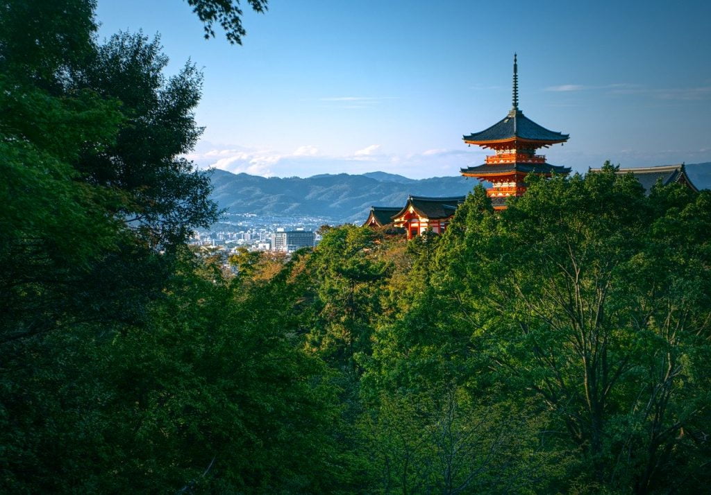 Pagoda Asia Japan Kyoto Mountains  - HardebeckMedia / Pixabay