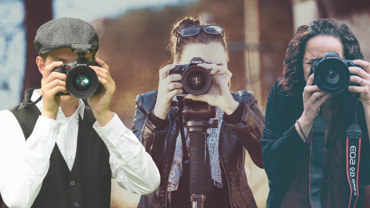 Paparazzi Photographer Camera Star  - Tumisu / Pixabay
