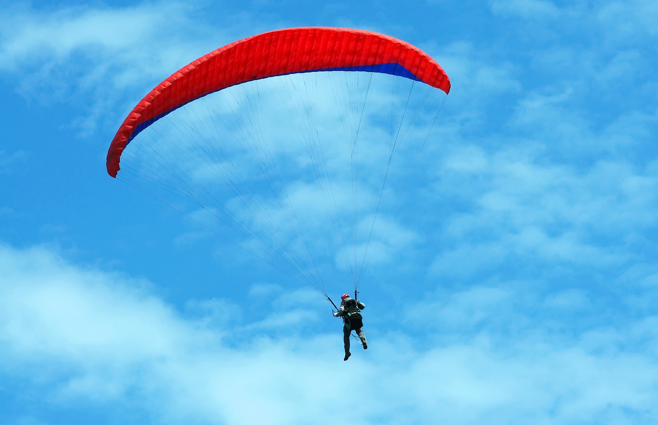 Parachute Parachutist Paraglider  - Andrey_and_Lesya / Pixabay
