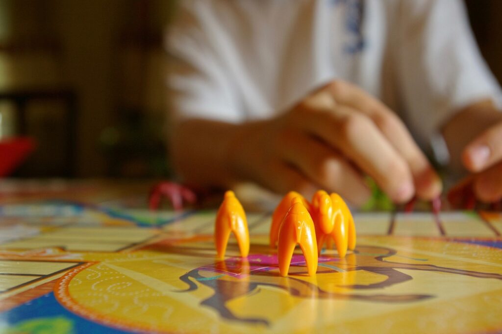 Parcheesi Camels Board Game Compete  - LIMAdesign / Pixabay